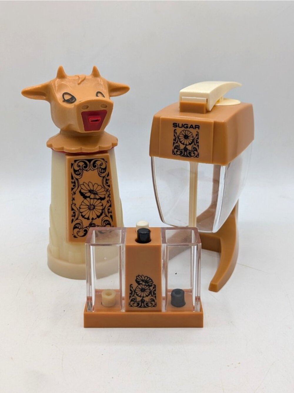 Whirley Industries Cow Creamer Sugar Dispenser Salt & Pepper Set Vtg Plastic